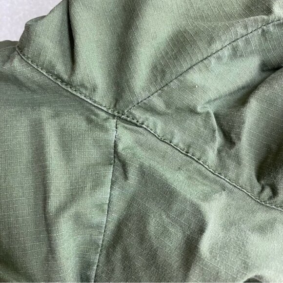 Eddie Bauer Mercer Fit Green Cargo Capri Pants 8 - Picture 7 of 16